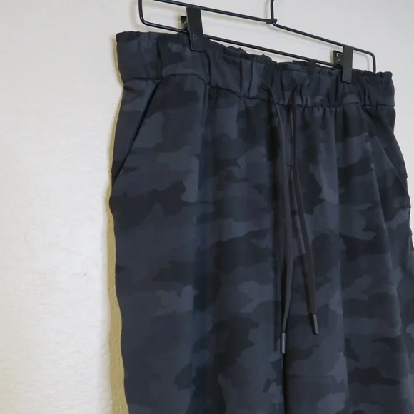 Lululemon Stretch High Rise Crop‎ Pants Heritage 365 Camouflage Deep Coal Black - Picture 3 of 9